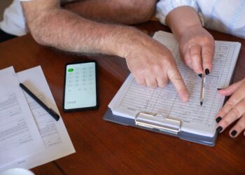 Featured image for: Top 5 Budgeting Apps for 2024: Features and Comparisons (Review and compare popular budgeting apps (e.g., Mint, YNAB, EveryDollar). Focus on key features, cost, usability, and which user types each app suits best.)